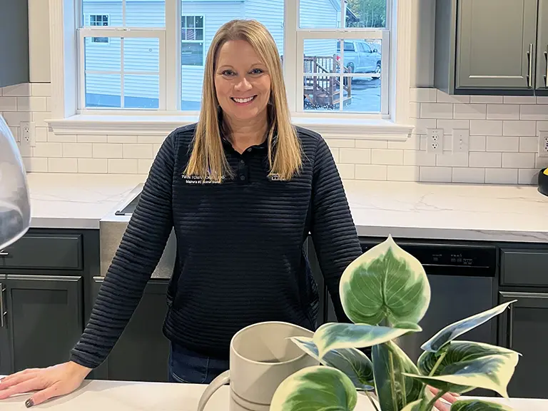 Kristin Jones / Sales